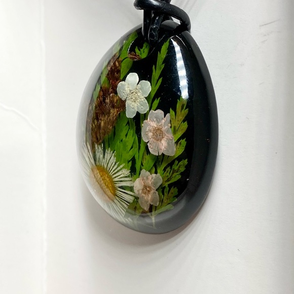 NWT Zara Dry Flowers in Glass Statement Necklace - Picture 9 of 11